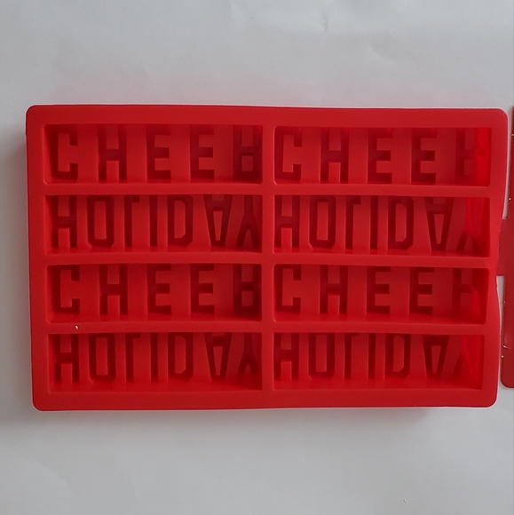 Christmas Set Of 2 Silicone Holiday Ice Cube Molds/Trays New - Picture 4 of 7